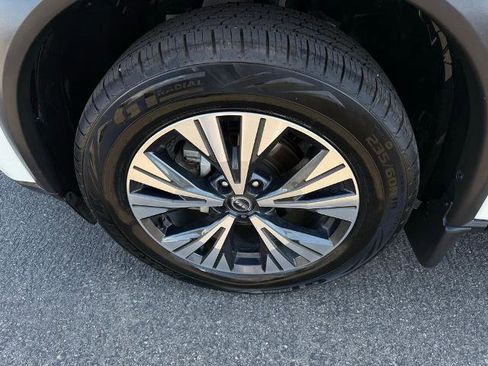 Certified 2023 Nissan Rogue SV w/ SV Premium B Package image 9