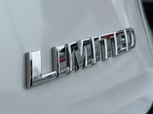 Used 2025 Toyota Sienna Limited image 10