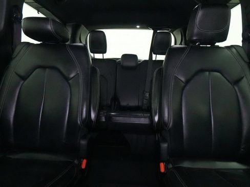 Used 2021 Chrysler Pacifica Touring-L w/ Uconnect Theater Family Group AWD/4WD image 18