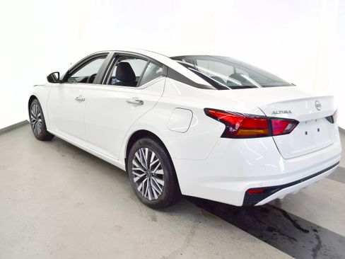 Used 2025 Nissan Altima 2.5 SV FWD image 5
