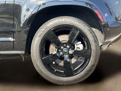 Used 2024 Land Rover Defender 90 X-Dynamic SE image 13