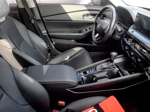 Used 2025 Honda Accord EX-L image 8