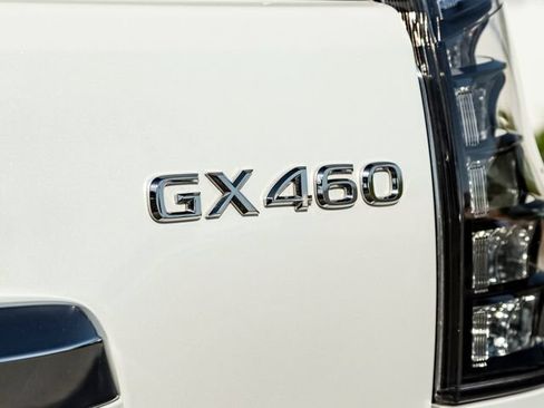 Used 2023 Lexus GX 460 Premium w/ Accessory Package AWD/4WD image 13