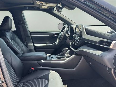 Used 2025 Toyota Highlander XSE AWD/4WD image 10