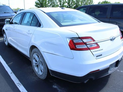Used 2018 Ford Taurus SE FWD image 6