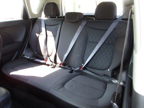 Used 2015 Kia Soul FWD image 26