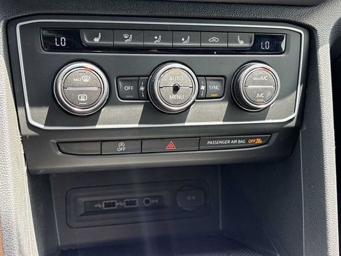 Used 2020 Volkswagen Atlas Cross Sport SE AWD/4WD image 17