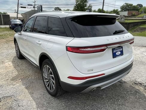 Used 2024 Lincoln Corsair Reserve w/ Rear Removable Package Tray FWD image 5