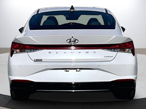 Used 2023 Hyundai Elantra Limited image 8