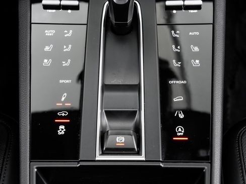 Used 2025 Porsche Macan image 21