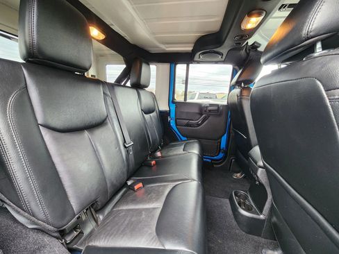 Used 2014 Jeep Wrangler Unlimited Sahara AWD/4WD image 43