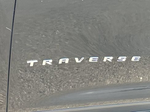 Used 2025 Chevrolet Traverse LT FWD image 32