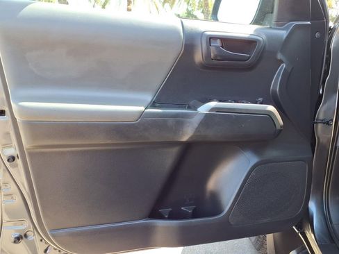 Used 2022 Toyota Tacoma SR5 RWD image 20