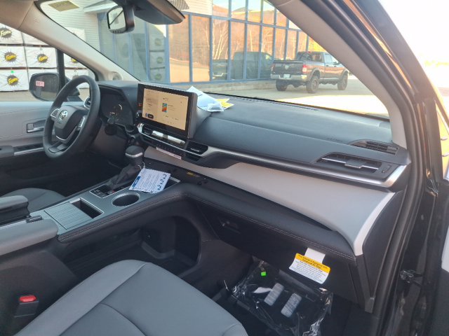 New 2026 Toyota Sienna XLE AWD/4WD image 33