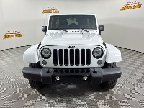 Used 2018 Jeep Wrangler Unlimited Sahara AWD/4WD image 9