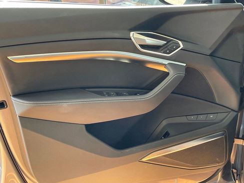 Used 2021 Audi e-tron Premium Plus w/ Premium Plus Package image 16