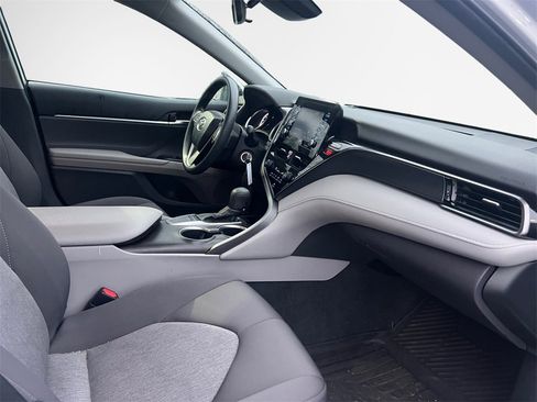 Used 2022 Toyota Camry LE image 23