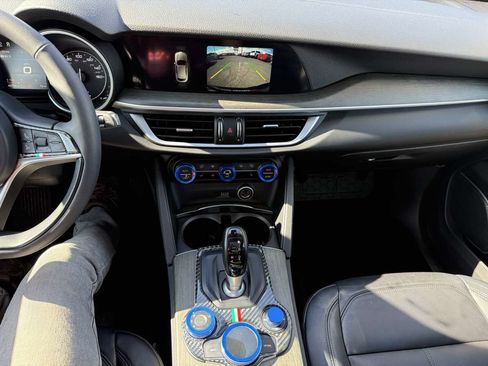 Used 2019 Alfa Romeo Stelvio Ti w/ Nero Edizione AWD/4WD image 9