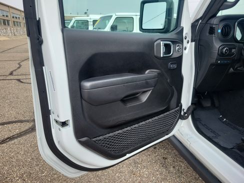Used 2025 Jeep Wrangler Unlimited Rubicon 4xe w/ Convenience Group AWD/4WD image 6
