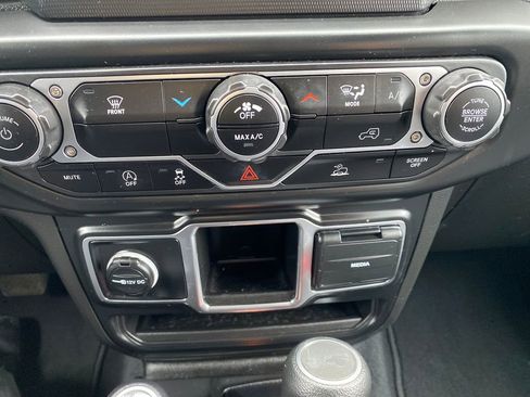 Used 2023 Jeep Wrangler Sport image 37