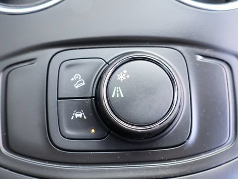 Used 2023 GMC Terrain SLE FWD image 29