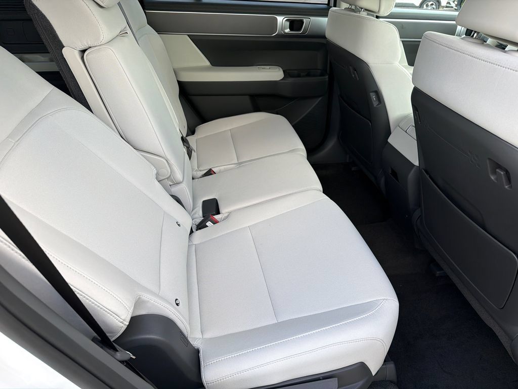 New 2027 Hyundai Santa Fe SE FWD image 16