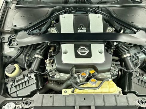 Used 2017 Nissan 370Z Touring RWD image 25