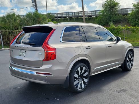 Used 2023 Volvo XC90 T8 Ultimate w/ Lounge Package AWD/4WD image 3