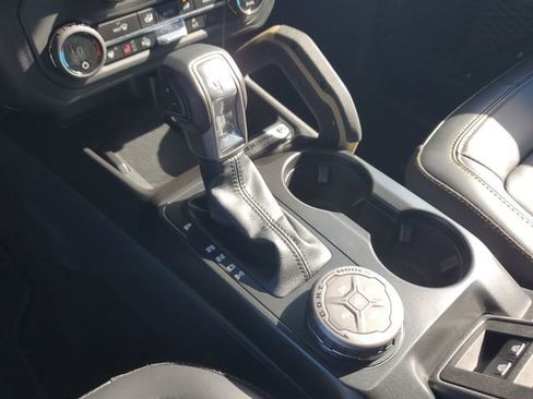 Used 2025 Ford Bronco Badlands image 28