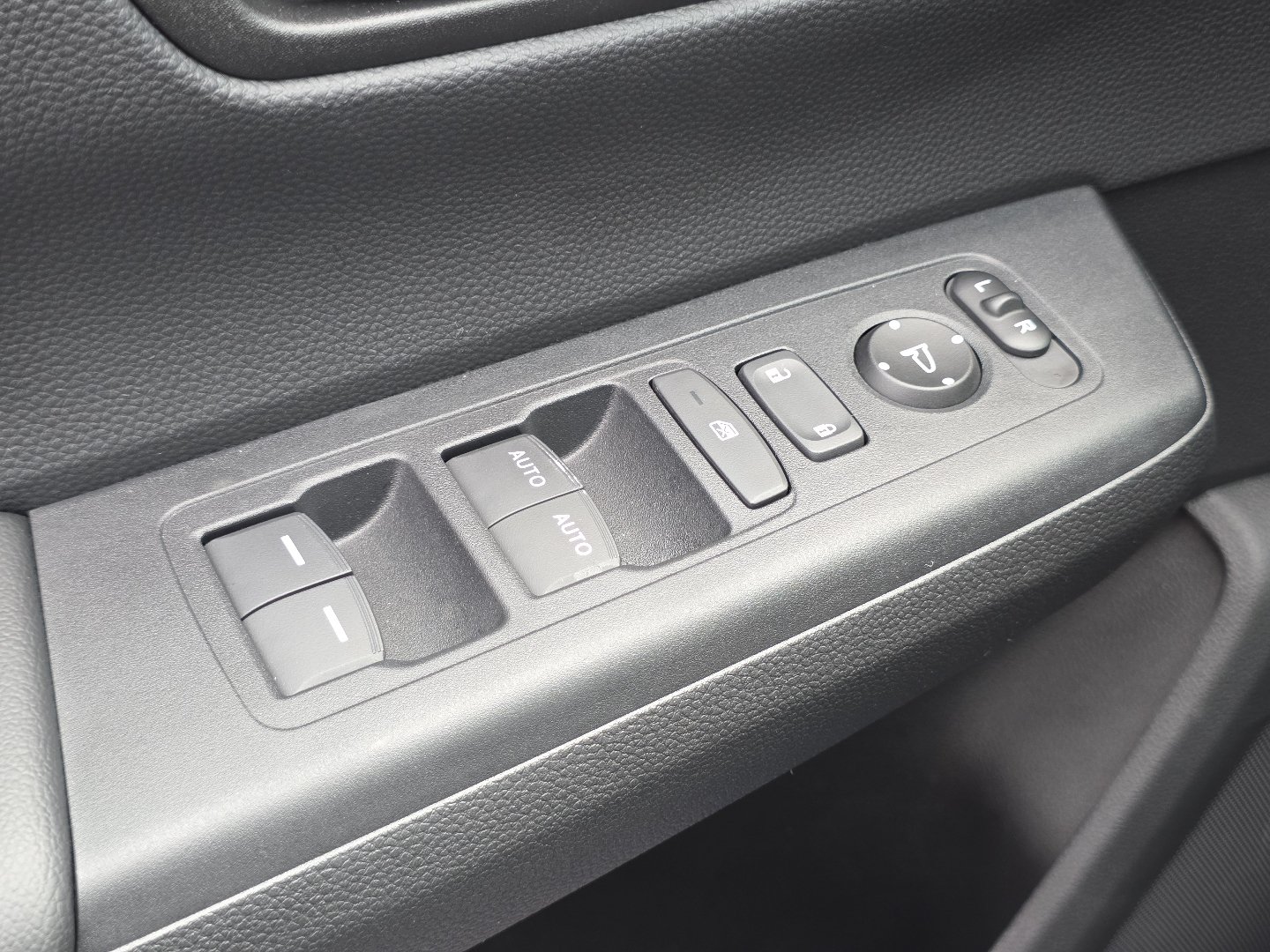 Certified 2025 Honda CR-V EX image 25