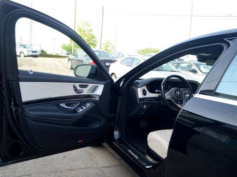 Used 2018 Mercedes-Benz S 560 Sedan image 18