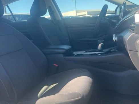 Used 2024 Nissan Altima 2.5 SV FWD image 33