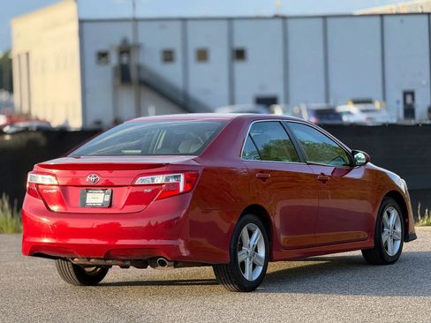 Used 2014 Toyota Camry SE image 9