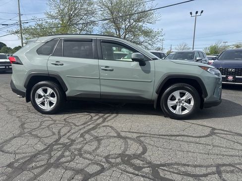 Used 2019 Toyota RAV4 XLE w/ Convenience Package AWD/4WD image 4