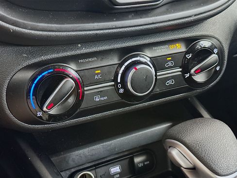 Used 2025 Kia Soul LX w/ LX Technology Package FWD image 23