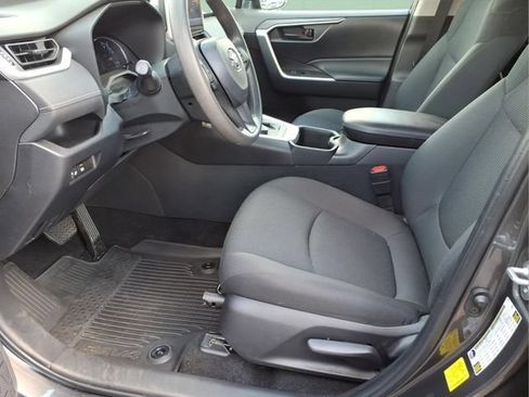 Used 2024 Toyota RAV4 LE AWD/4WD image 19