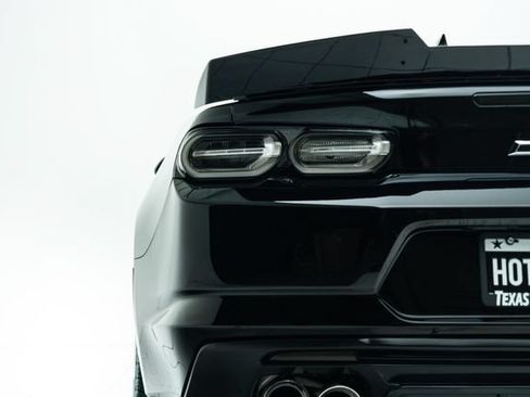 Used 2021 Chevrolet Camaro LT RWD image 17