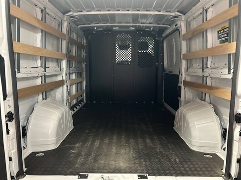 Used 2025 RAM ProMaster 2500 w/ U-Haul Equipment Group FWD image 21