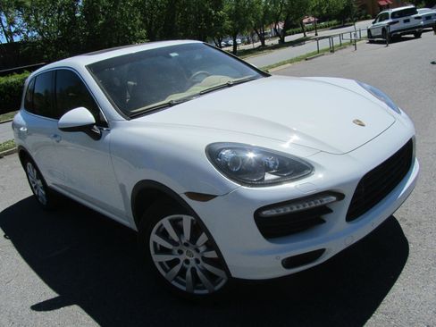 Used 2012 Porsche Cayenne Turbo image 3