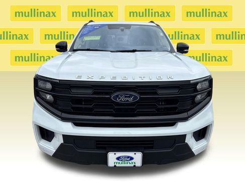 Used 2025 Ford Expedition Active RWD image 12