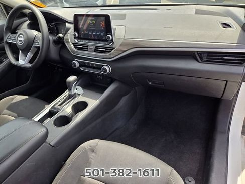 Used 2025 Nissan Altima 2.5 SV FWD image 17