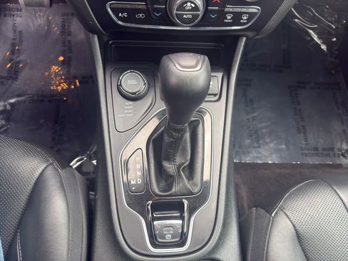 Used 2019 Jeep Cherokee Limited w/ Luxury Group AWD/4WD image 21