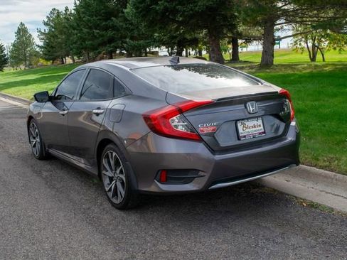 Used 2019 Honda Civic Touring image 4