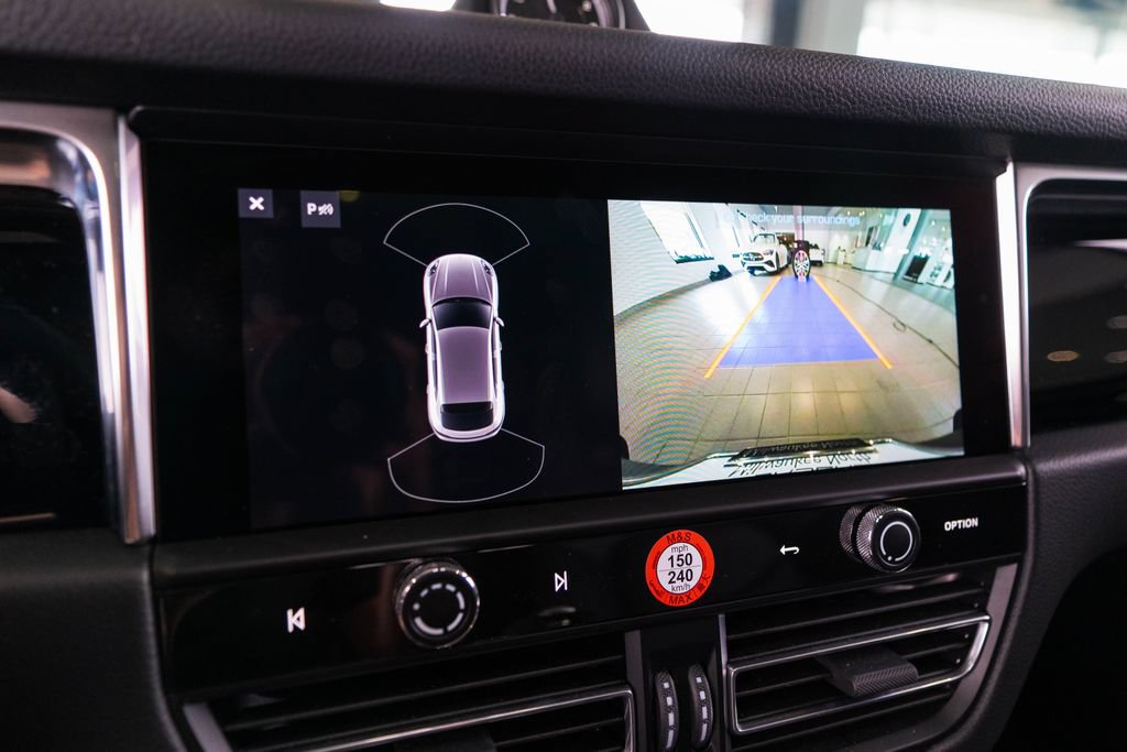 Certified 2026 Porsche Macan AWD/4WD image 30