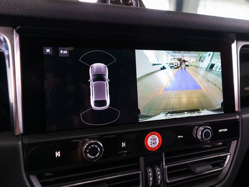 Certified 2026 Porsche Macan AWD/4WD image 30