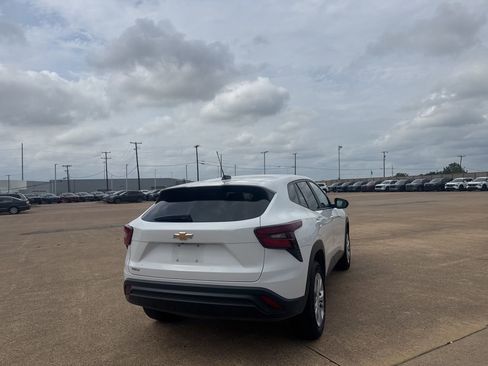 Used 2025 Chevrolet Trax LS image 20