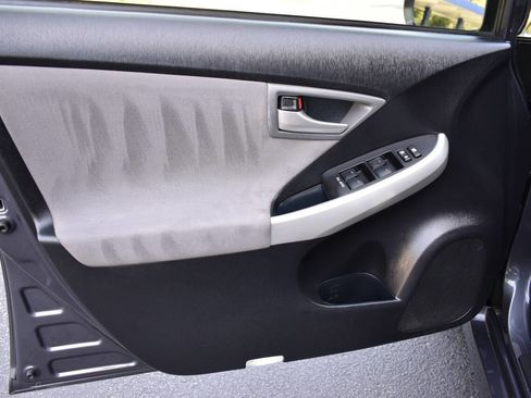 Used 2013 Toyota Prius Three image 17