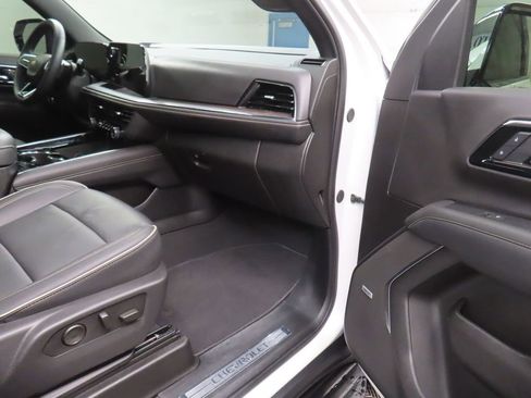 Used 2025 Chevrolet Tahoe Premier w/ Sun And Tow Package AWD/4WD image 38