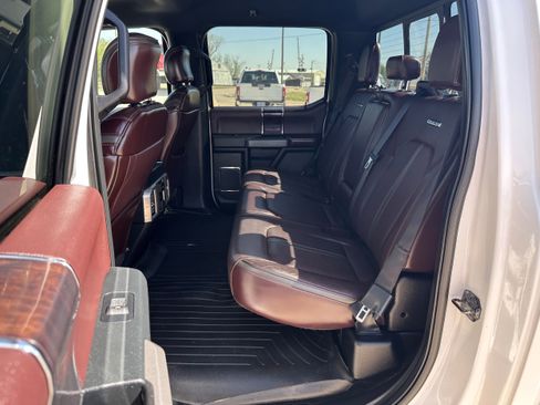 Used 2015 Ford F150 Platinum w/ Equipment Group 701A Luxury AWD/4WD image 12