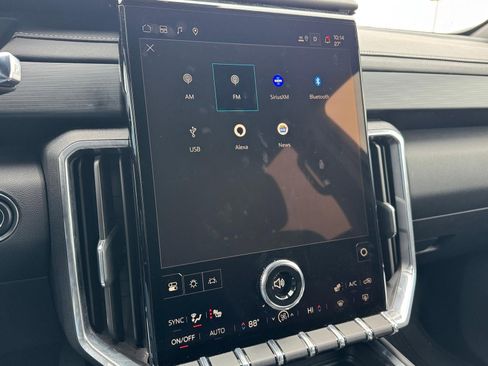 Used 2025 GMC Acadia Elevation image 13